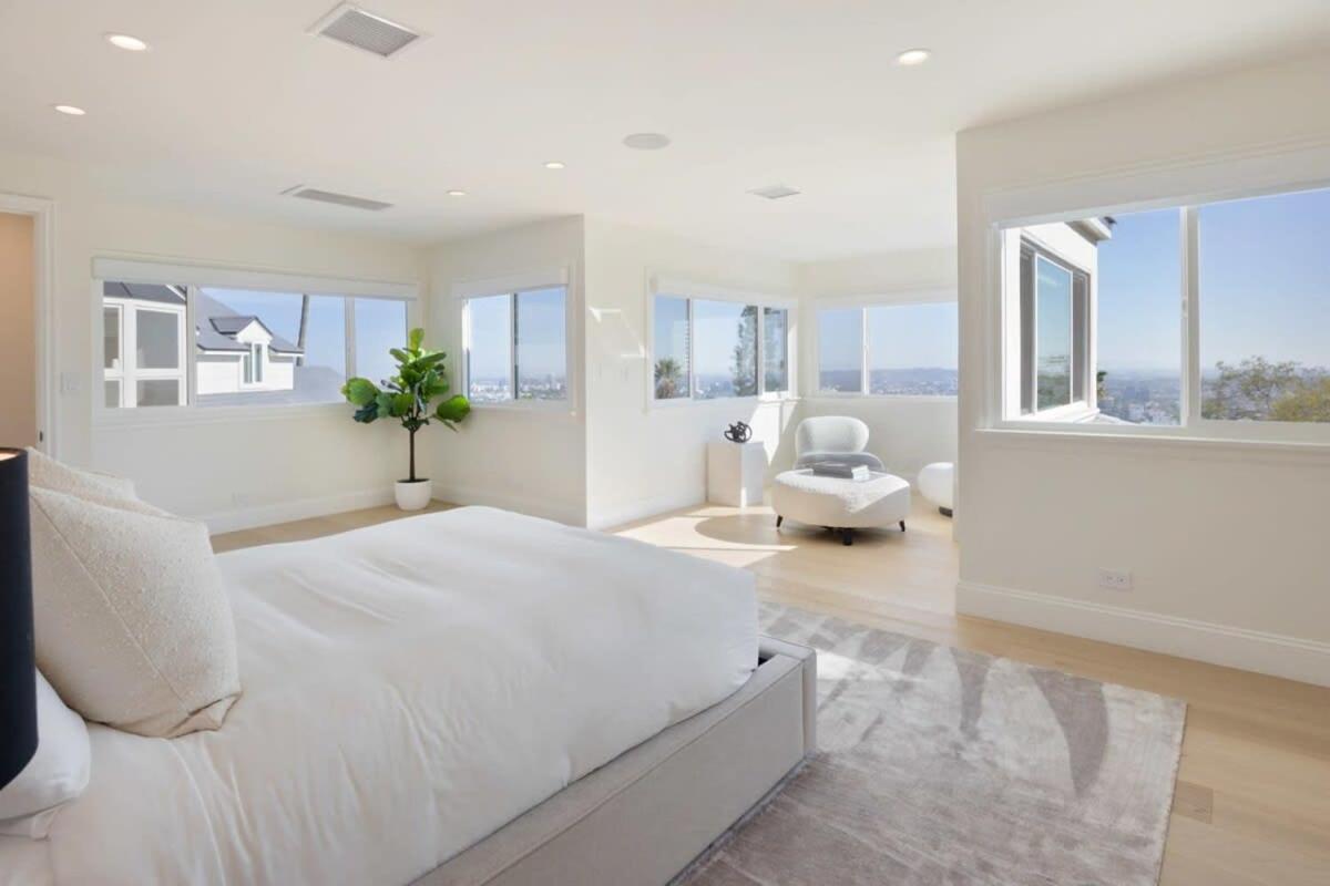 Balmain Manor By Awhile *