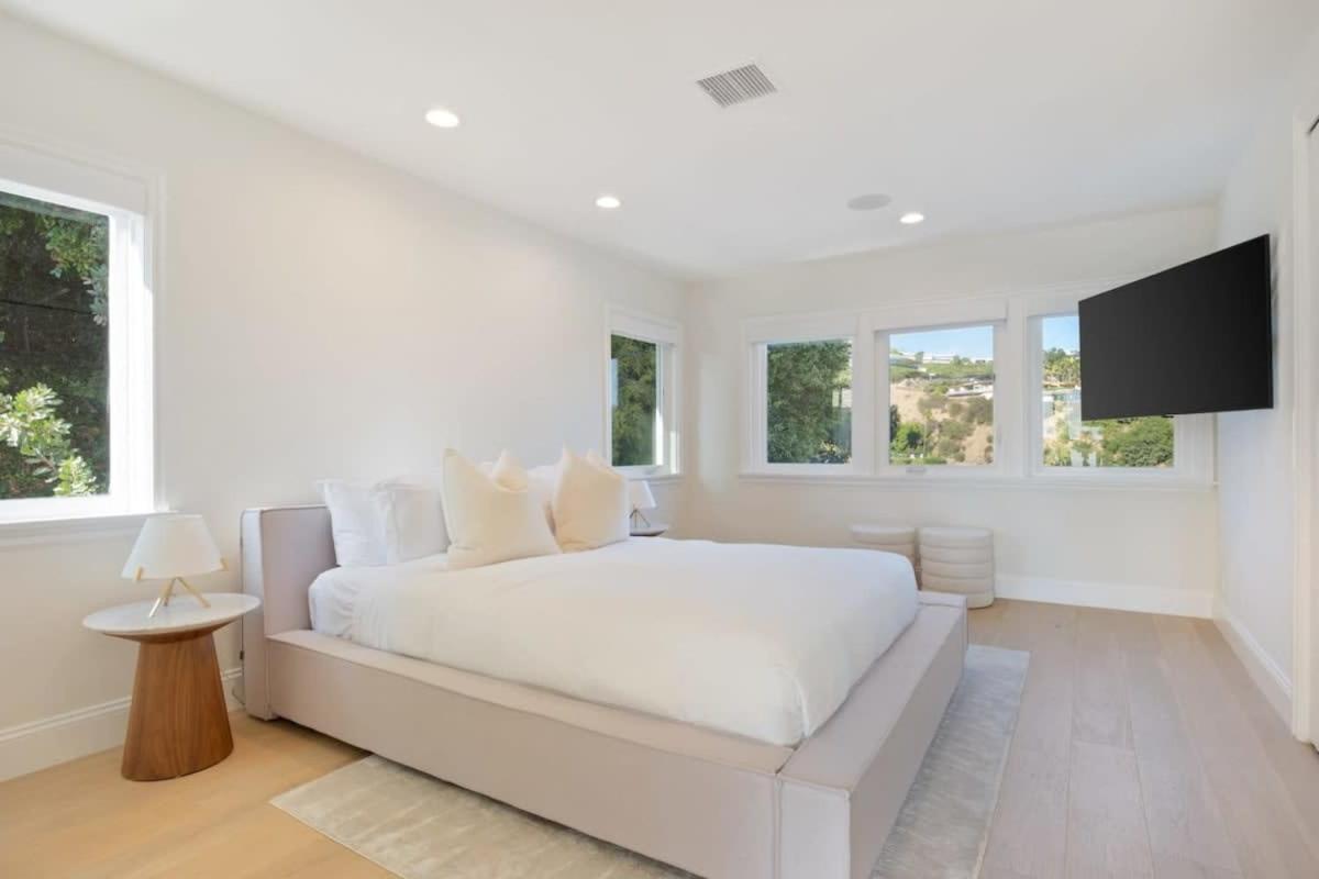 Balmain Manor By Awhile Holiday home Los Angeles