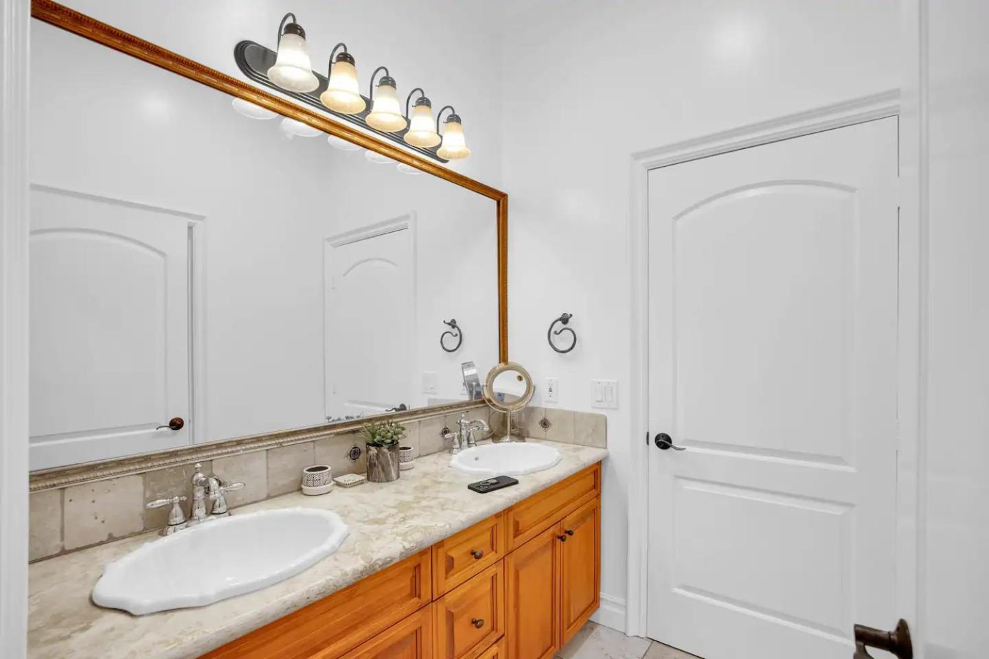 Posh Estate By Universal Holiday home Los Angeles