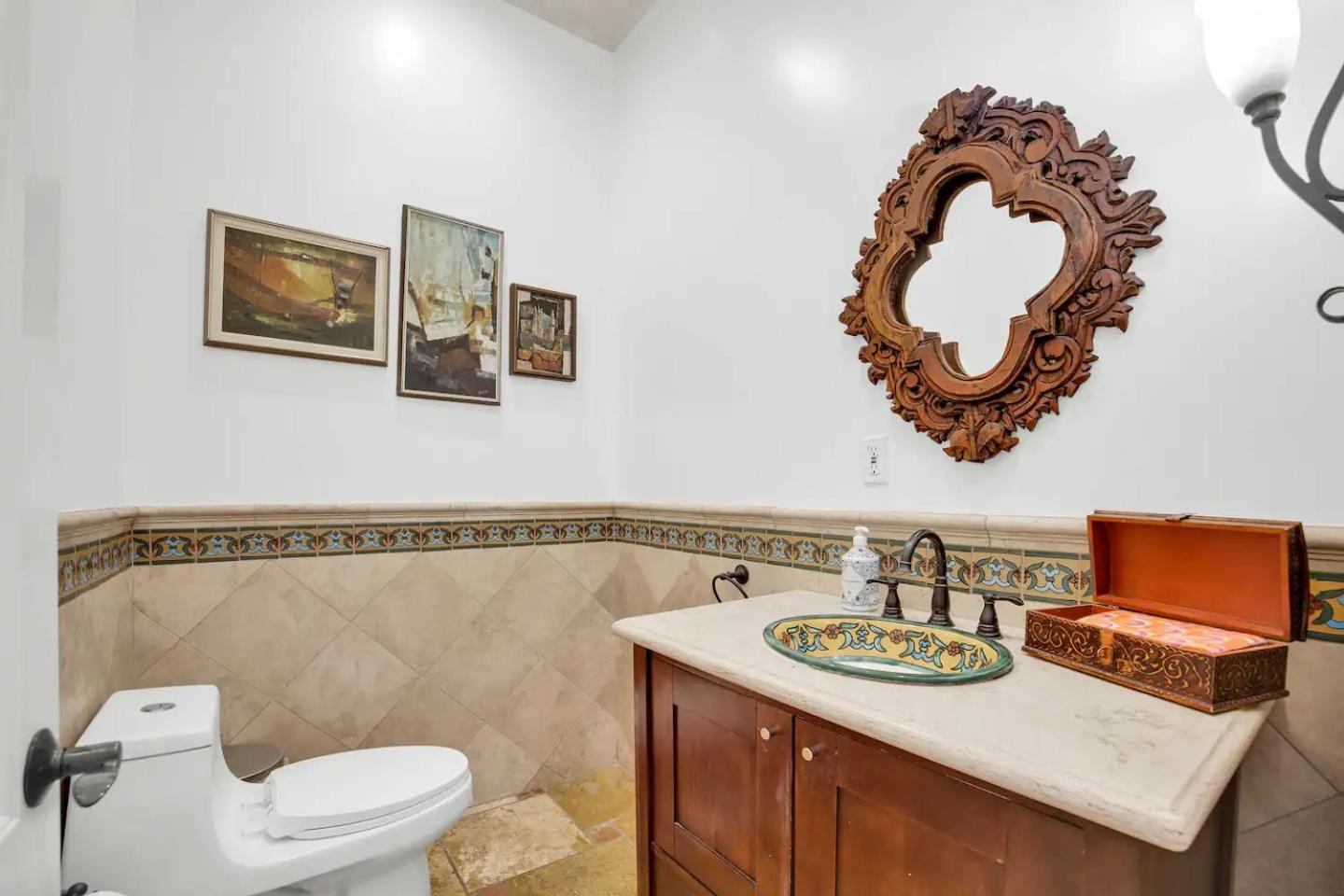 Posh Estate By Universal * Los Angeles