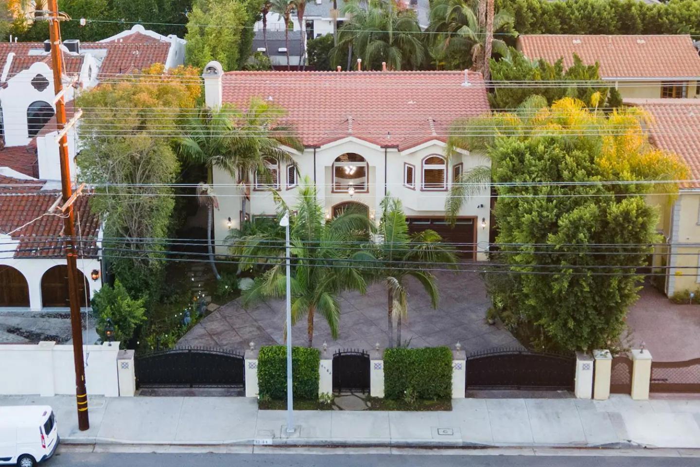 Posh Estate By Universal Los Angeles