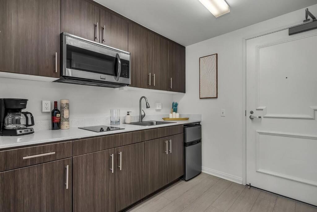 Apartment Promenade Studio! Free Parking! Los Angeles
