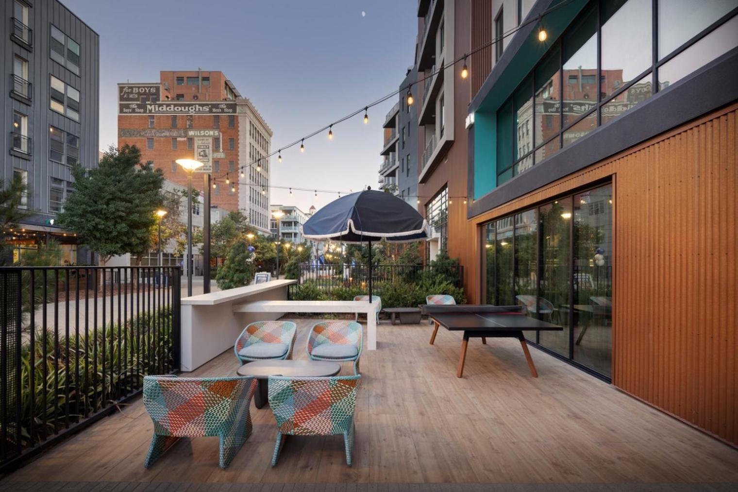Blueground Long Pool Courtyard Nr Shops Lax-1259 * Los Angeles