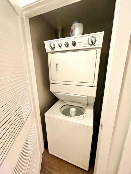 Cozy 2 Bedroom 2 Bathroom With Pool, Gym, * Los Angeles