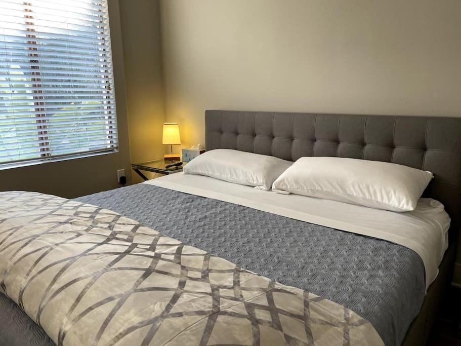 Cozy 2 Bedroom 2 Bathroom With Pool, Gym, Aparthotel Los Angeles