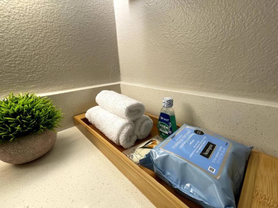 Cozy 2 Bedroom 2 Bathroom With Pool, Gym, Aparthotel Los Angeles