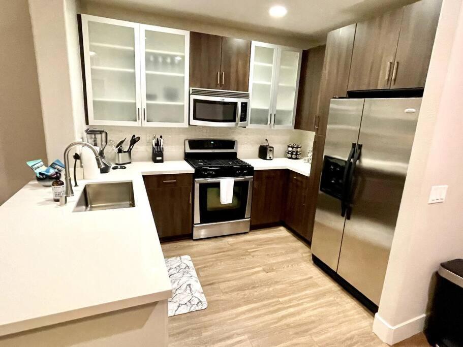 Cozy 2 Bedroom 2 Bathroom With Pool, Gym, *