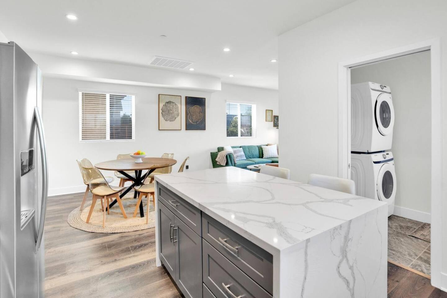 Fresh & New Downtown La Condo!