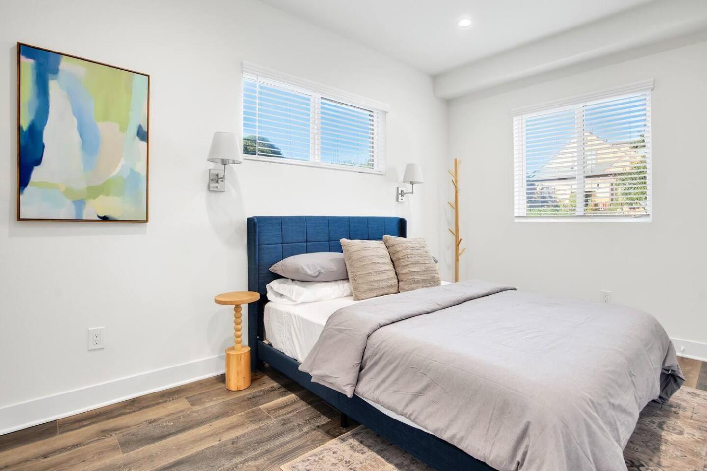 Fresh & New Downtown La Condo! Holiday home *