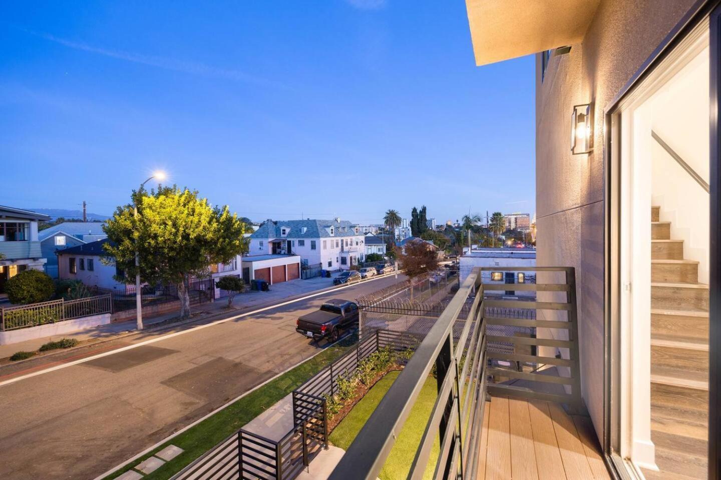 Fresh & New Downtown La Condo! Holiday home Los Angeles