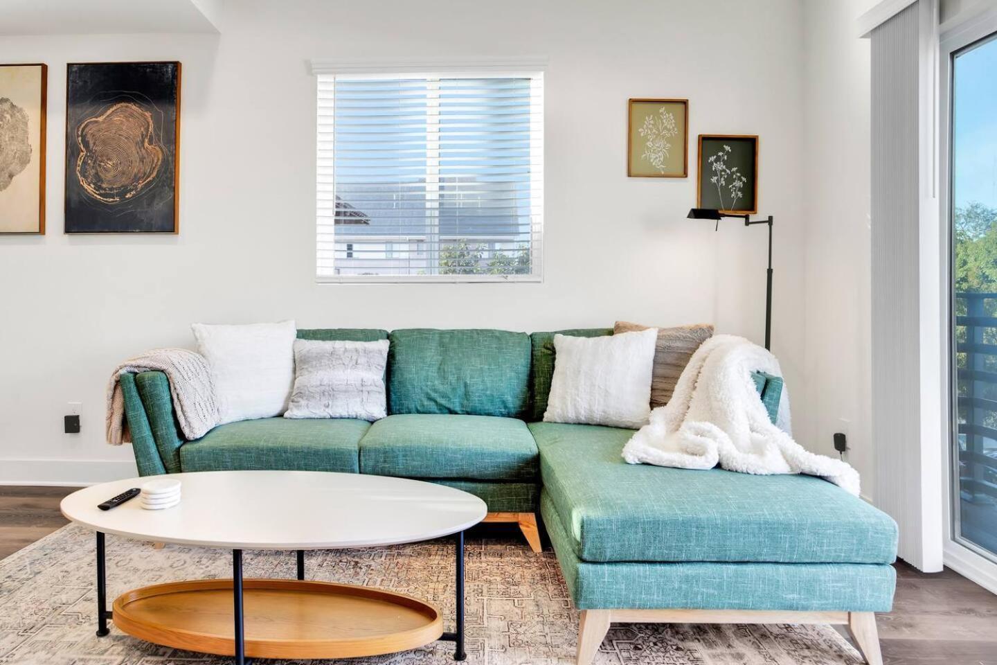 Fresh & New Downtown La Condo! *