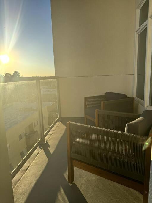 Penthouse With Views In Hollywood - One Bedroom W Parking * Los Angeles