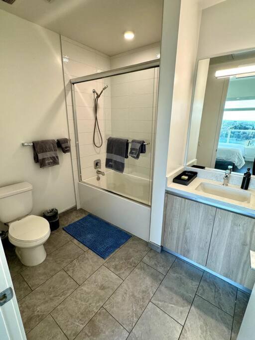 Apartment Penthouse With Views In Hollywood - One Bedroom W Parking *