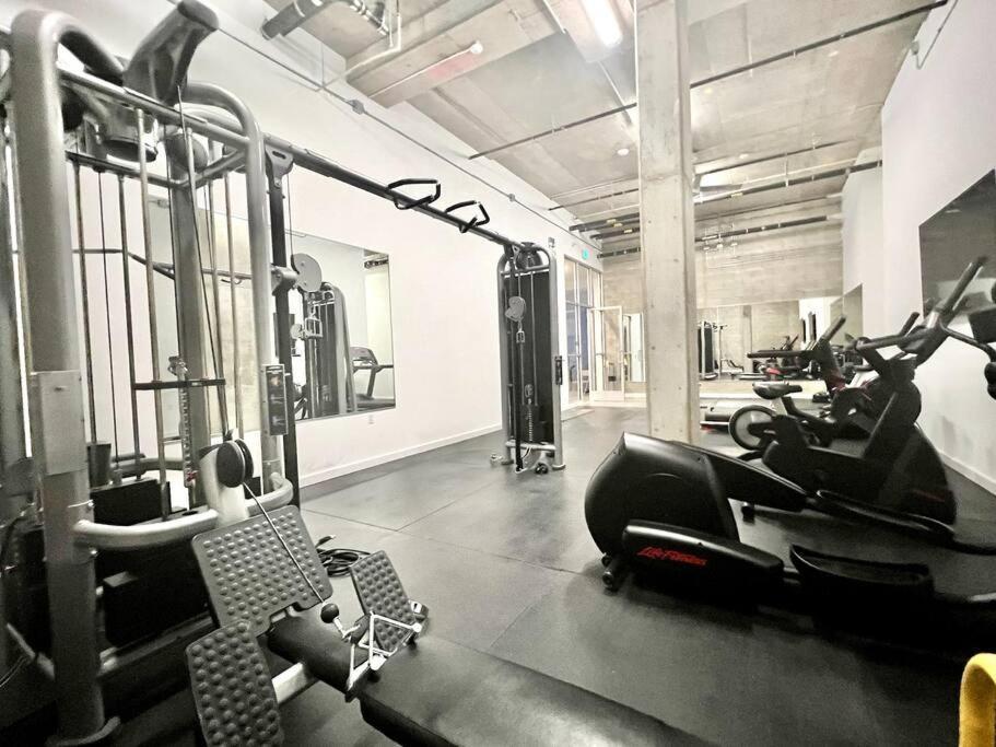 Penthouse With Views In Hollywood - One Bedroom W Parking Los Angeles