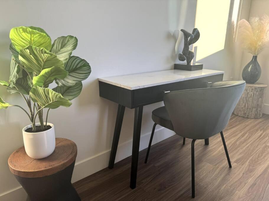 Apartamento Penthouse With Views In Hollywood - One Bedroom W Parking *