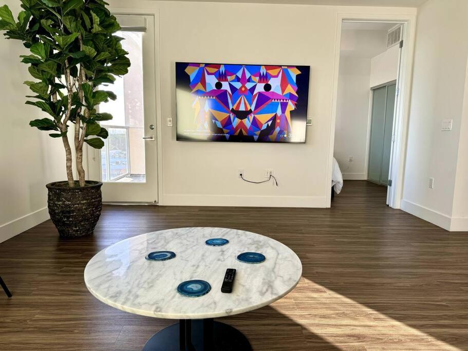 Apartment Penthouse With Views In Hollywood - One Bedroom W Parking Los Angeles
