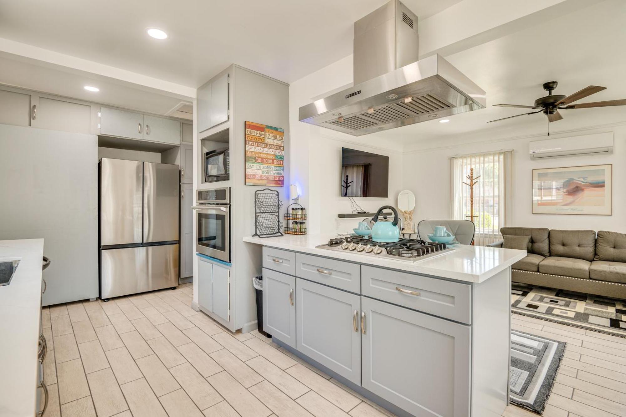 Holiday home 2 Mi To Sofi Stadium Updated Inglewood Home! Los Angeles