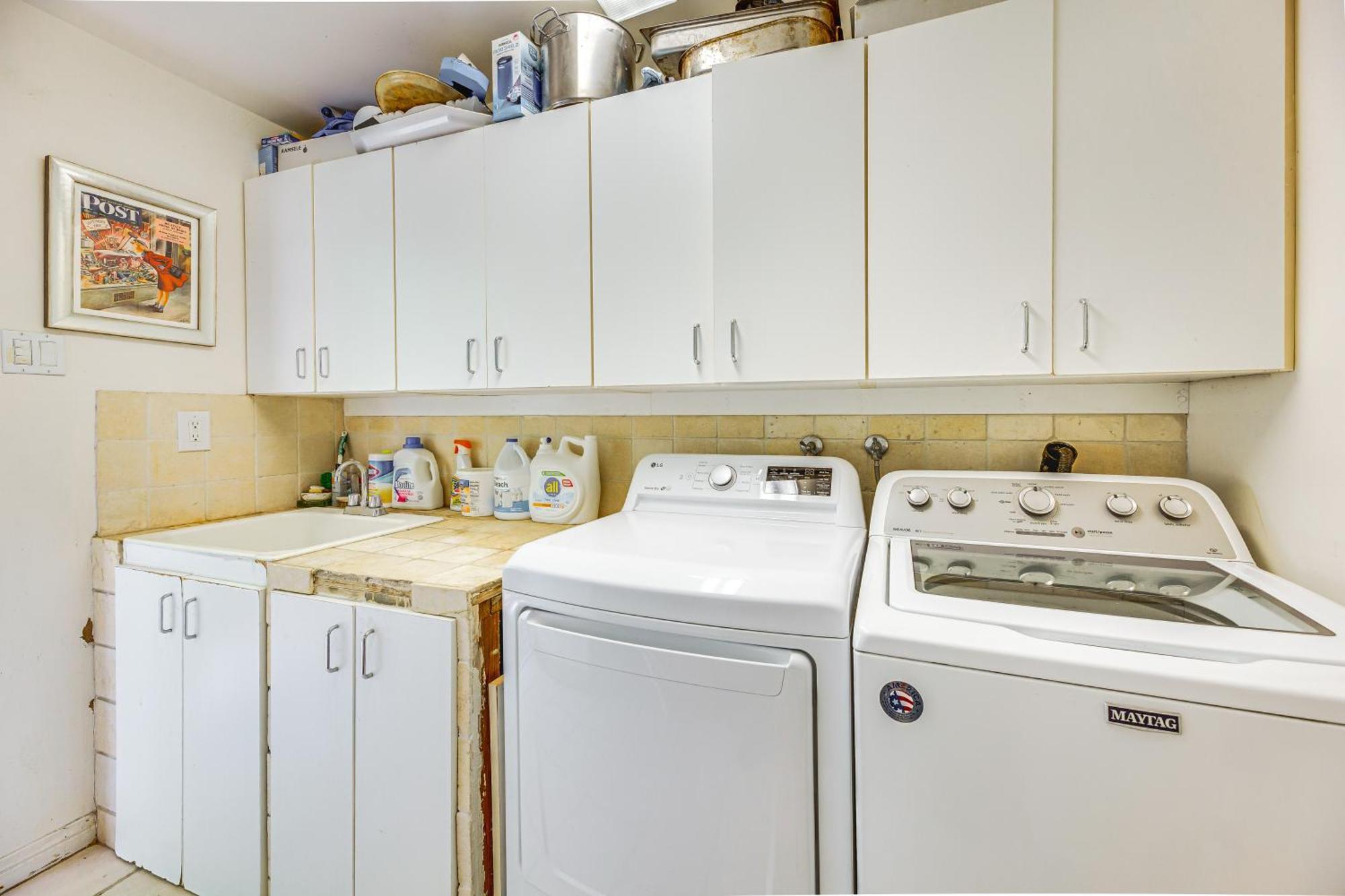 Holiday home Vibrant With Patio - Near Santa Monica Pier!