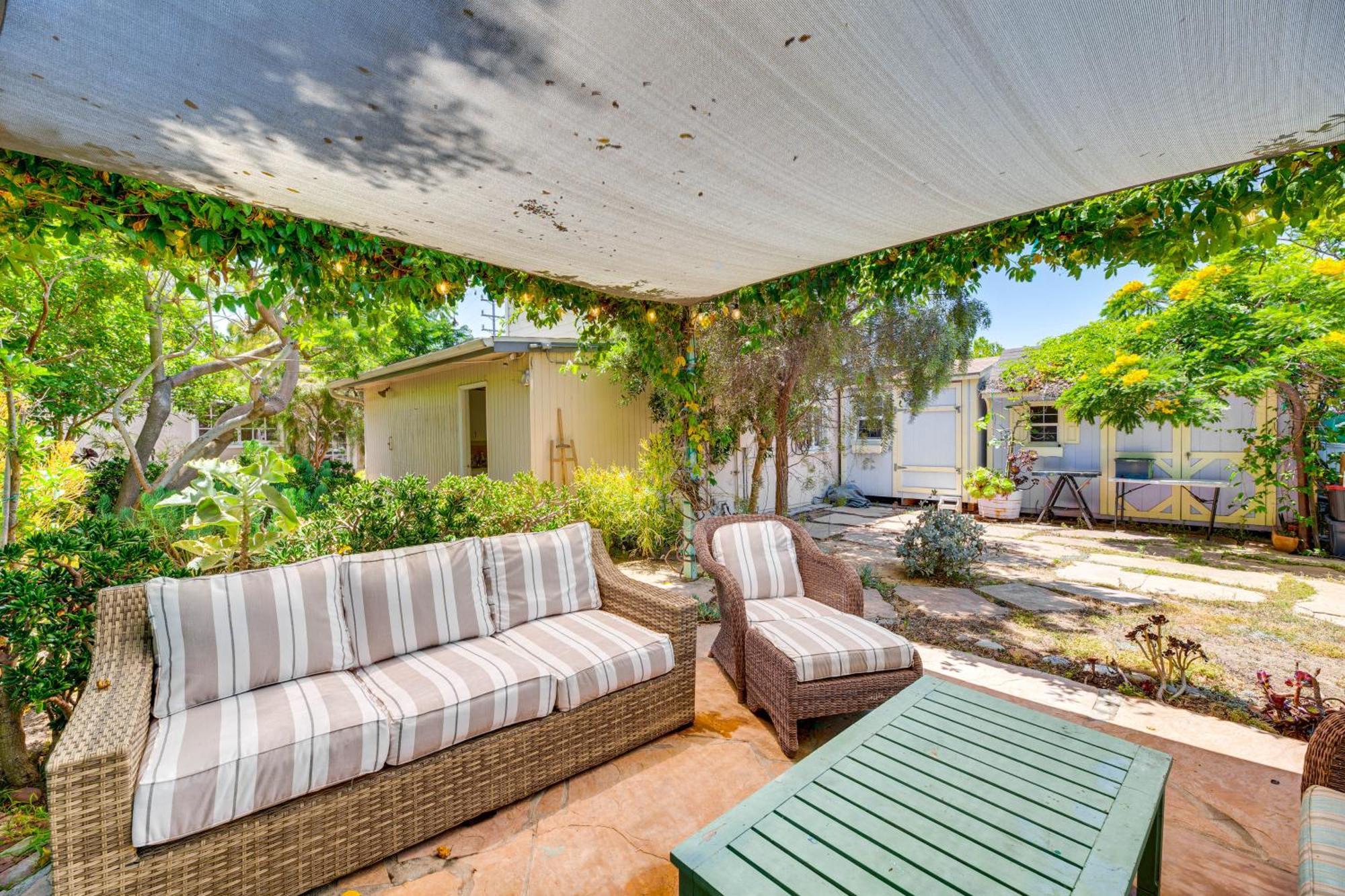 Holiday home Vibrant With Patio - Near Santa Monica Pier! *