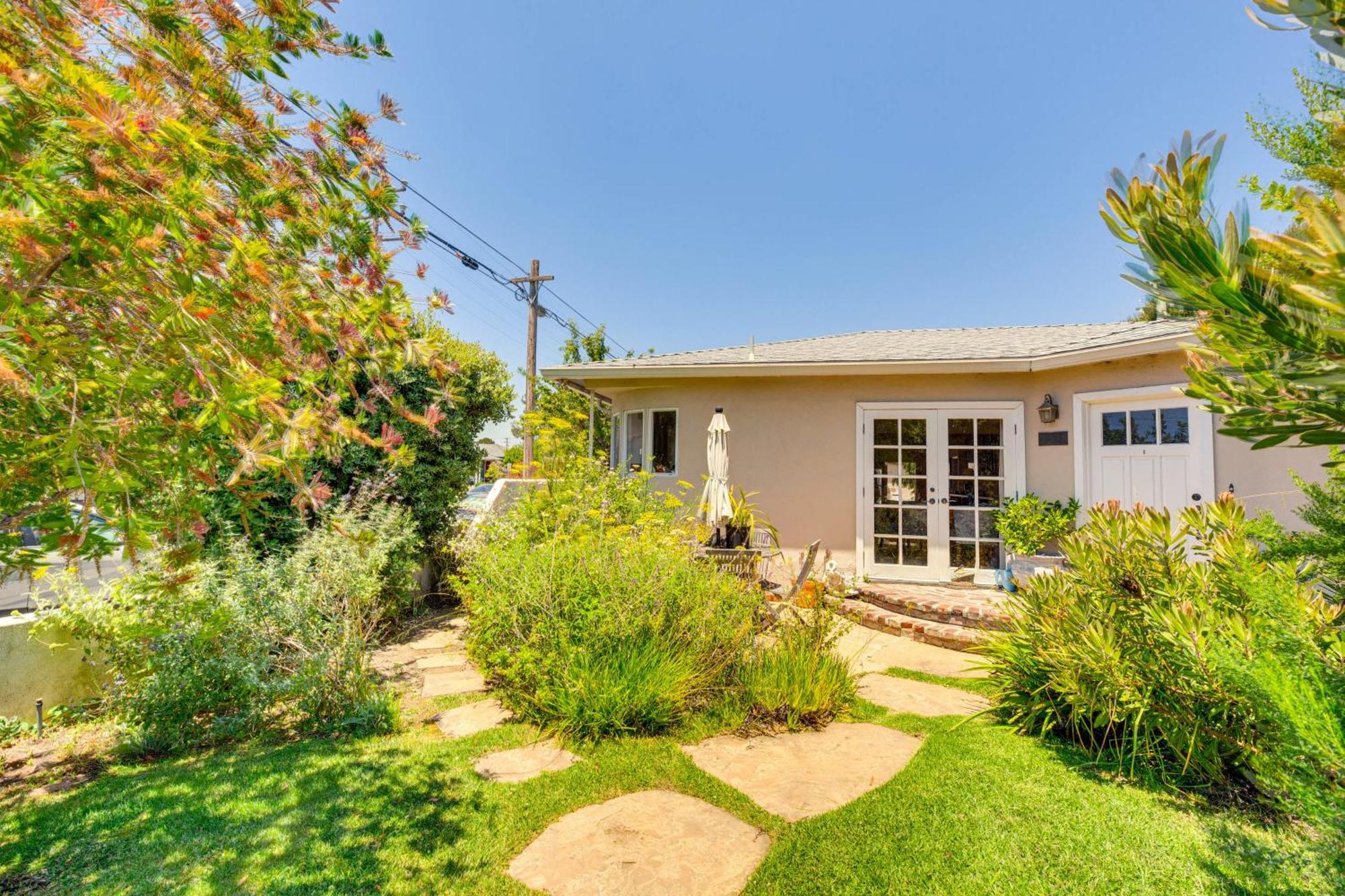Vibrant With Patio - Near Santa Monica Pier! Holiday home