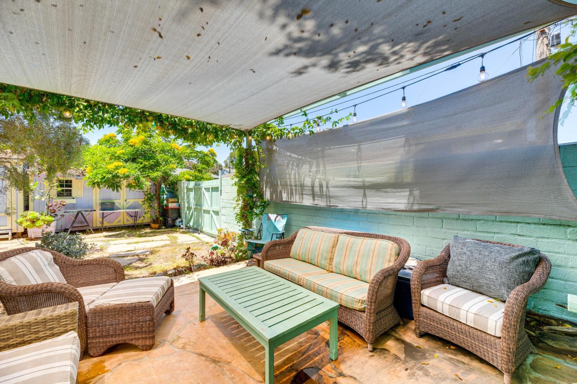 Holiday home Vibrant With Patio - Near Santa Monica Pier!