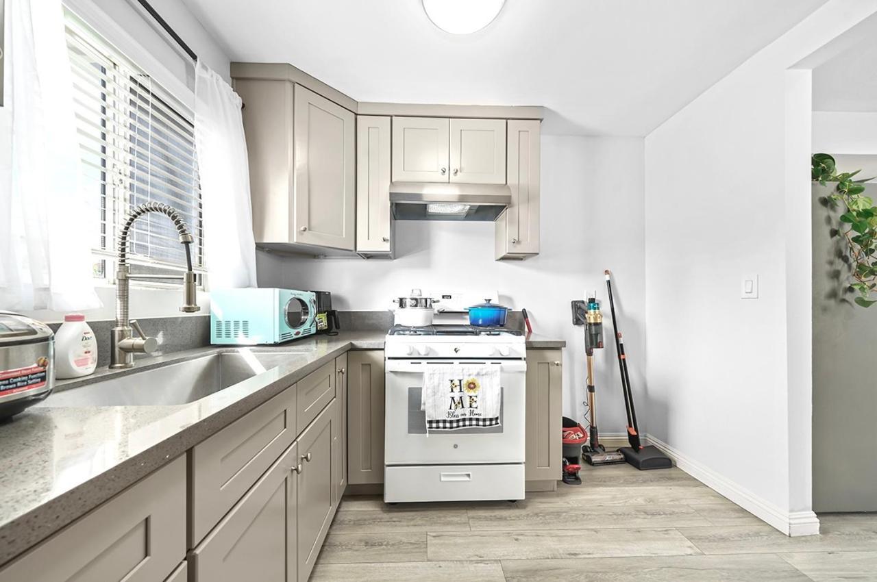 Great Location Oasis W Huge Backyard Near Dtla ,usc ,ktown Holiday home Los Angeles