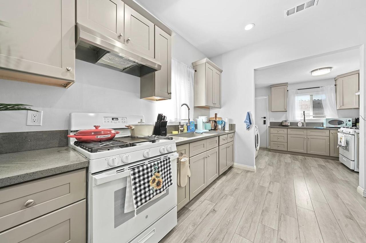 Great Location Oasis W Huge Backyard Near Dtla ,usc ,ktown *