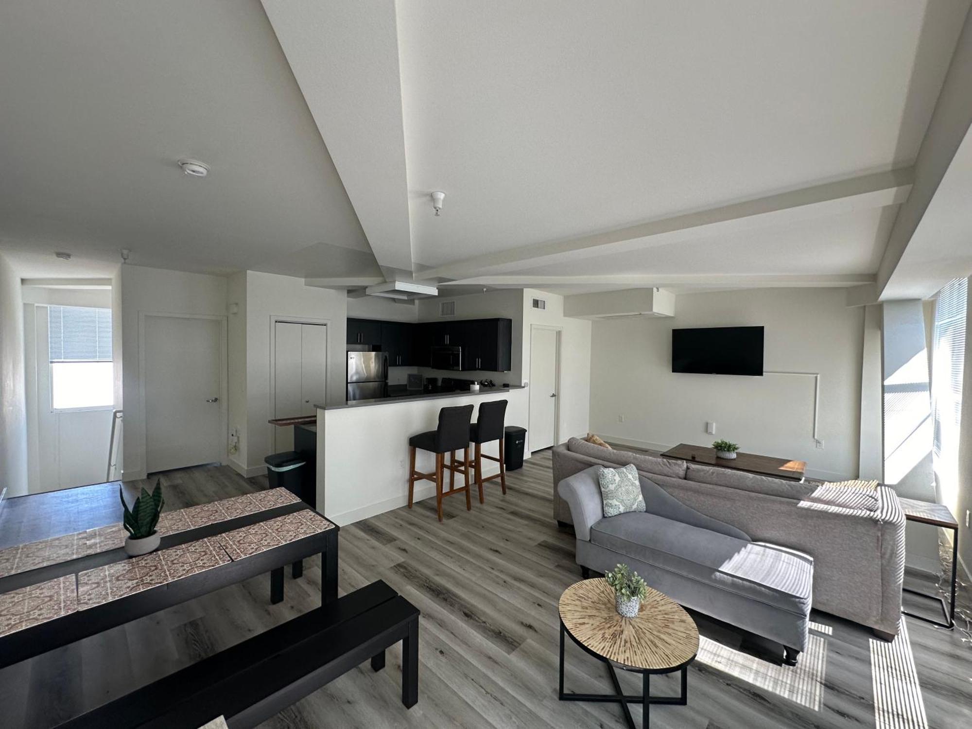 Apartment Spacious 2bed 2ba - Dtla Art District *