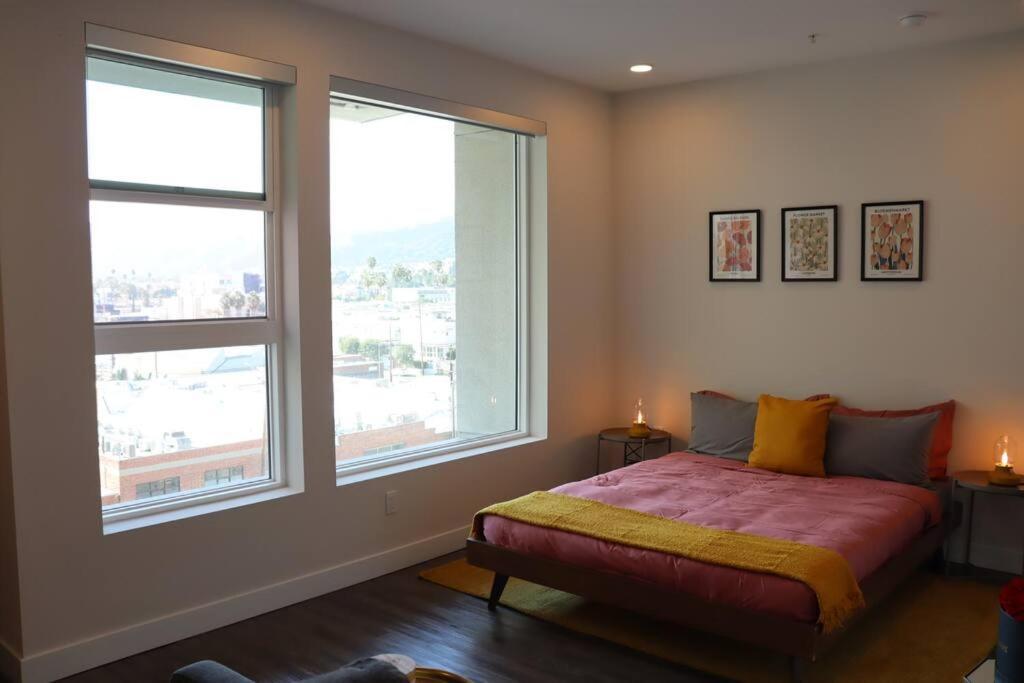 Artemis- Hollywood Hills View Gym, Pool, Free Parking Apartment