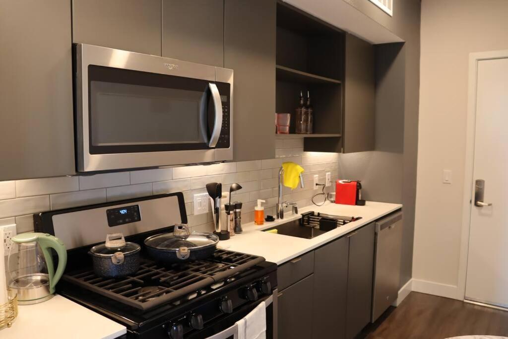 Artemis- Hollywood Hills View Gym, Pool, Free Parking *