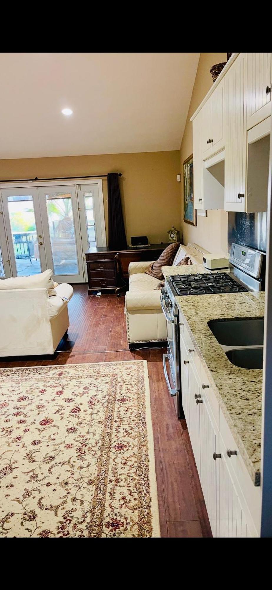 Women Only Oasis In Center Private Bedroom Large Estate View Pool Encino Hills Sherman Oaks 405-101 Xsepulveda Guest house *