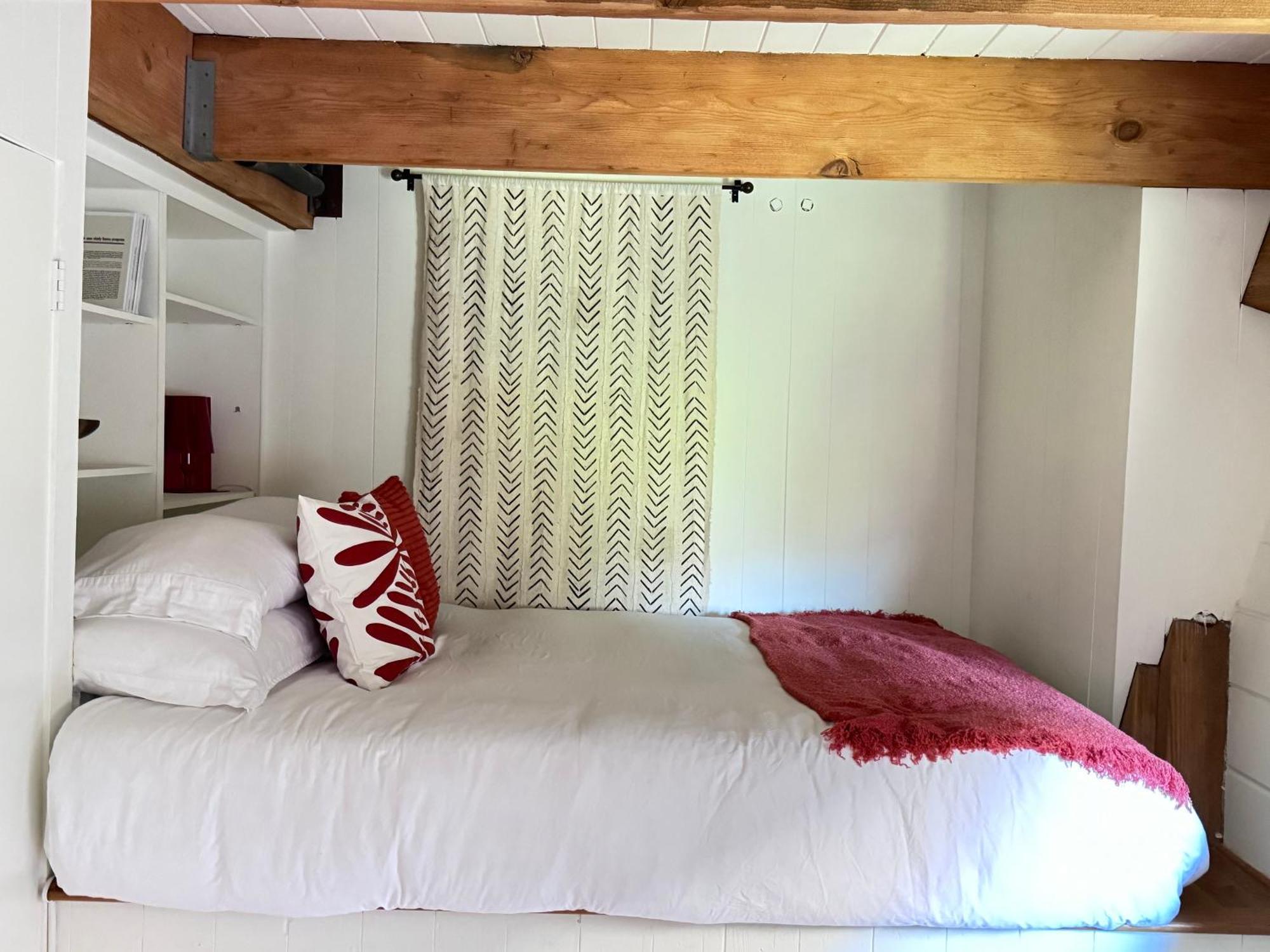 Iconic Gesner Boat House Wview Of Hollywood Sign Holiday home