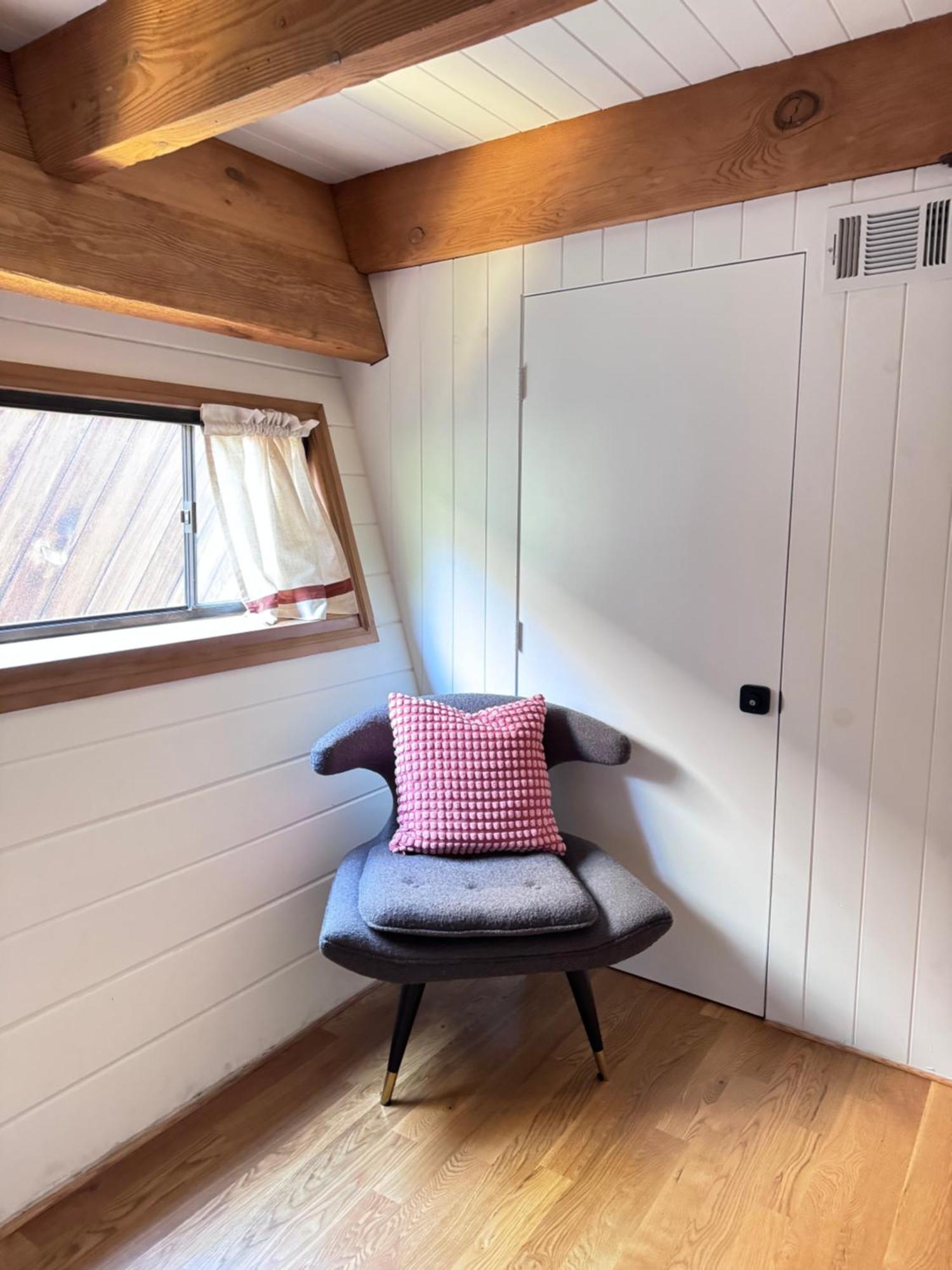 Iconic Gesner Boat House Wview Of Hollywood Sign Holiday home