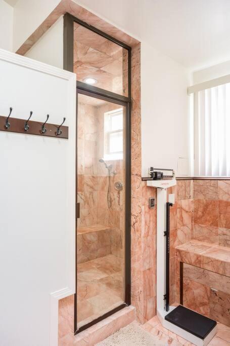 Entire Second Flr - Santa Monica Luxury Los Angeles