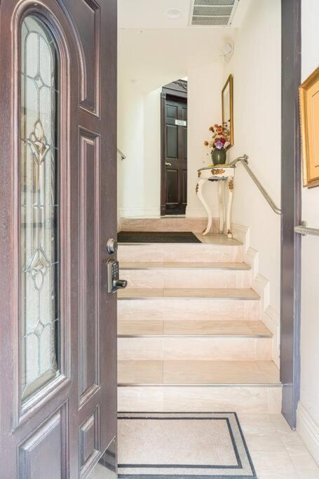 Entire Second Flr - Santa Monica Luxury * Los Angeles