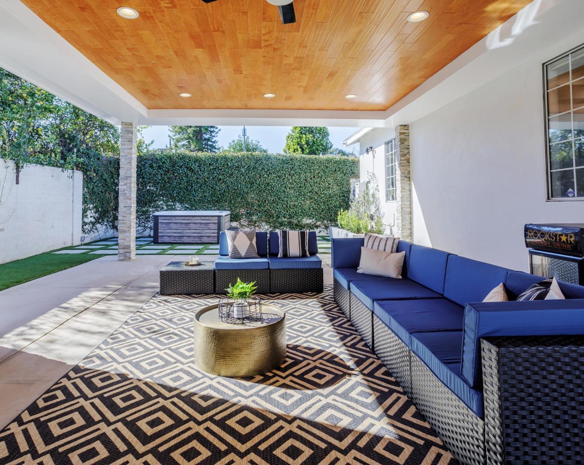 New 5 Bed W/hot Tub Close To Universal Sleeps 12