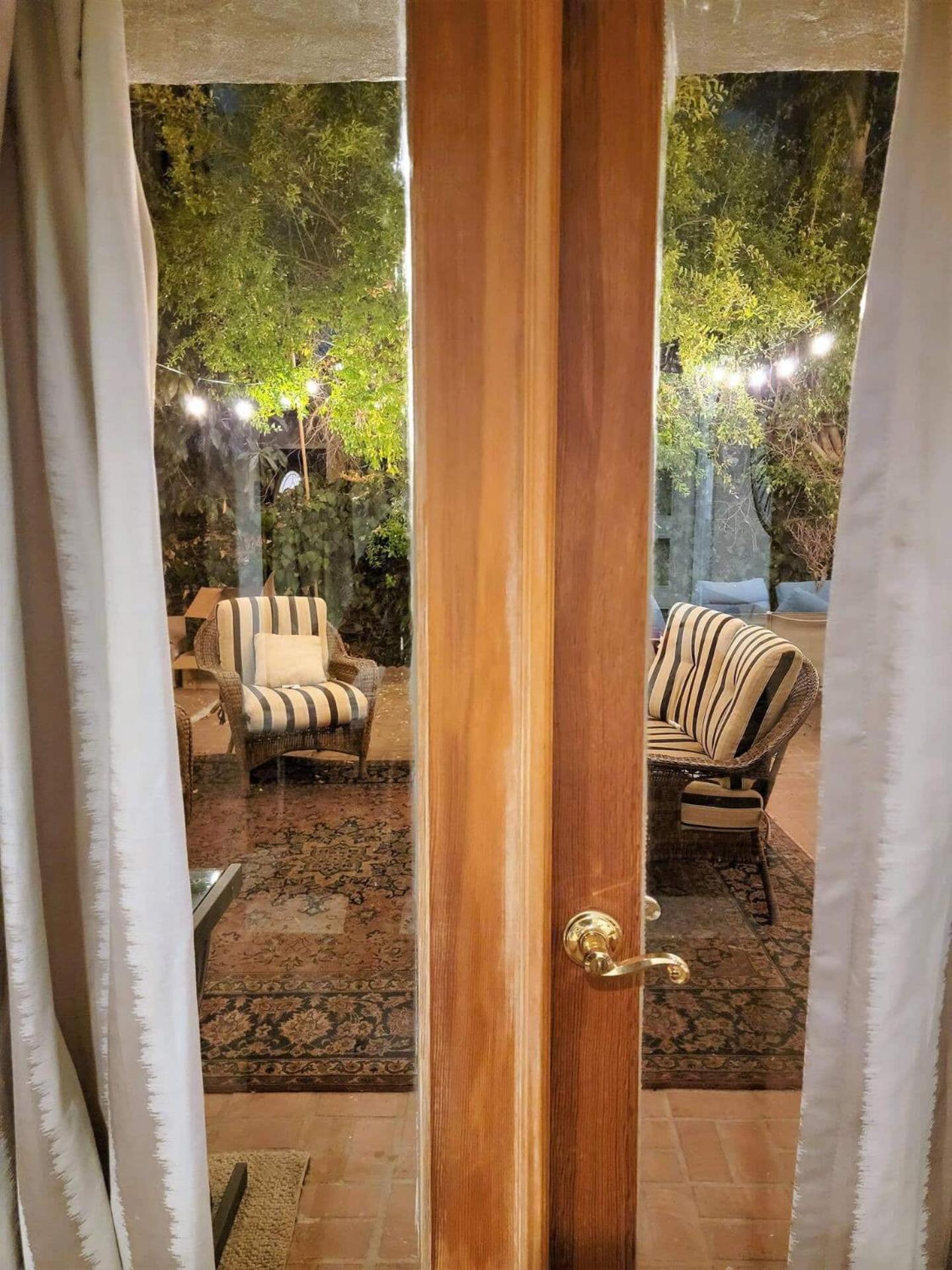 Private Guest 5 Minutes To Rodeo Drive *