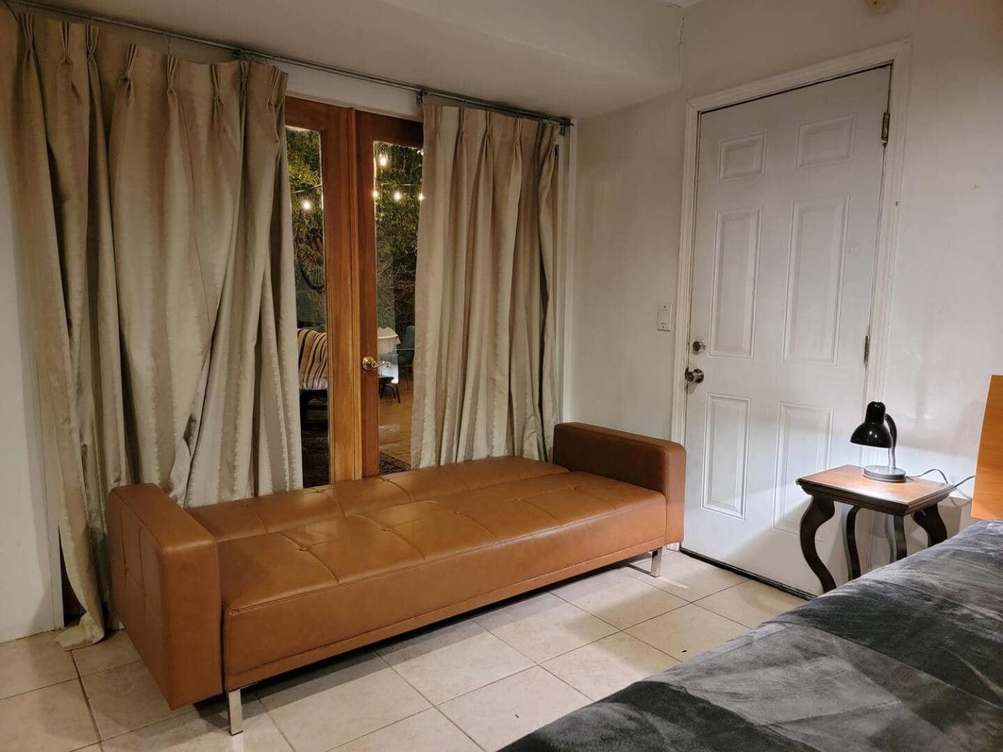 Private Guest 5 Minutes To Rodeo Drive Apartment *