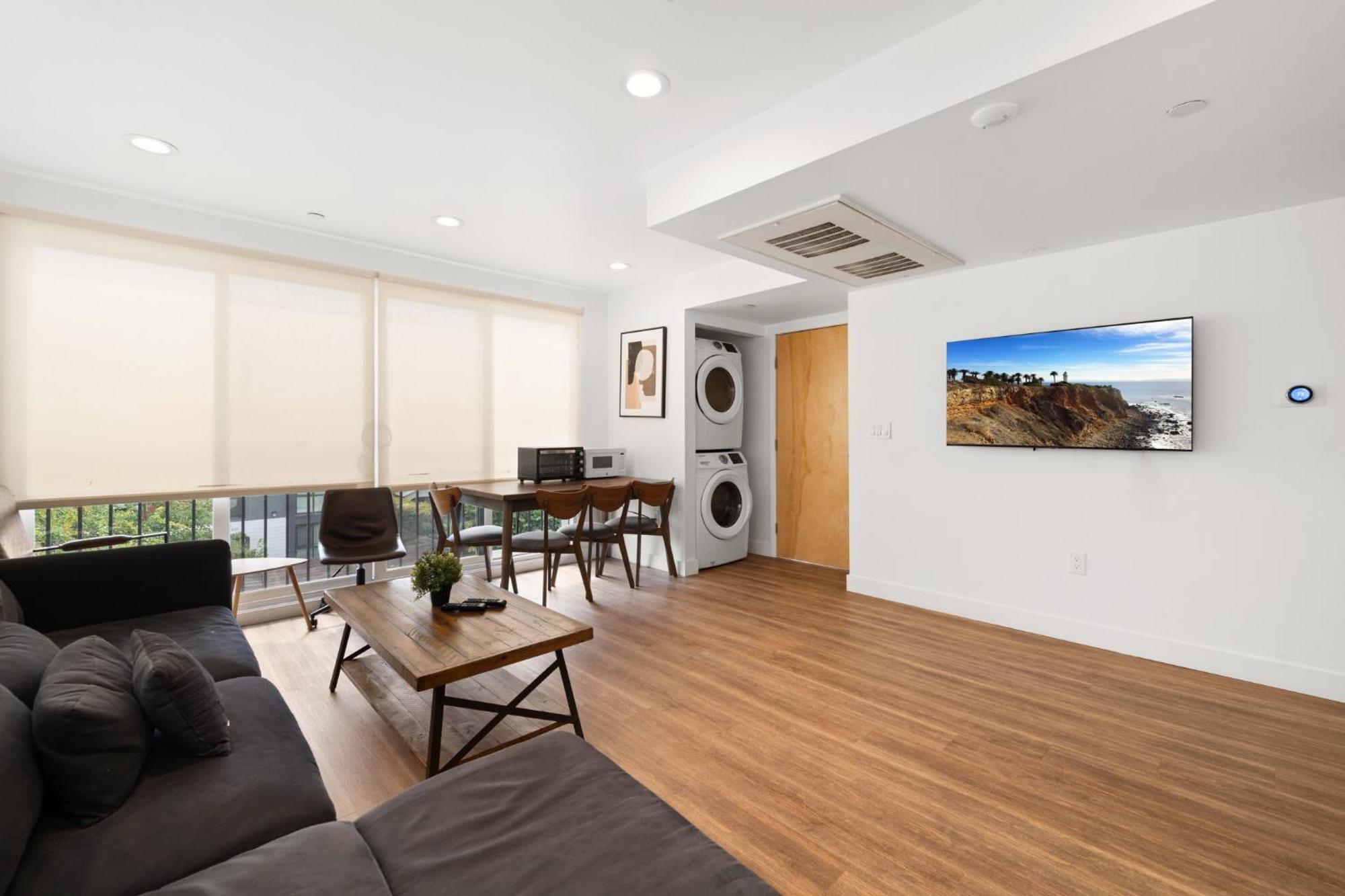 Modern Getaway In The Heart Of La Near Usc, Private With Share Living And Kitchen Los Angeles