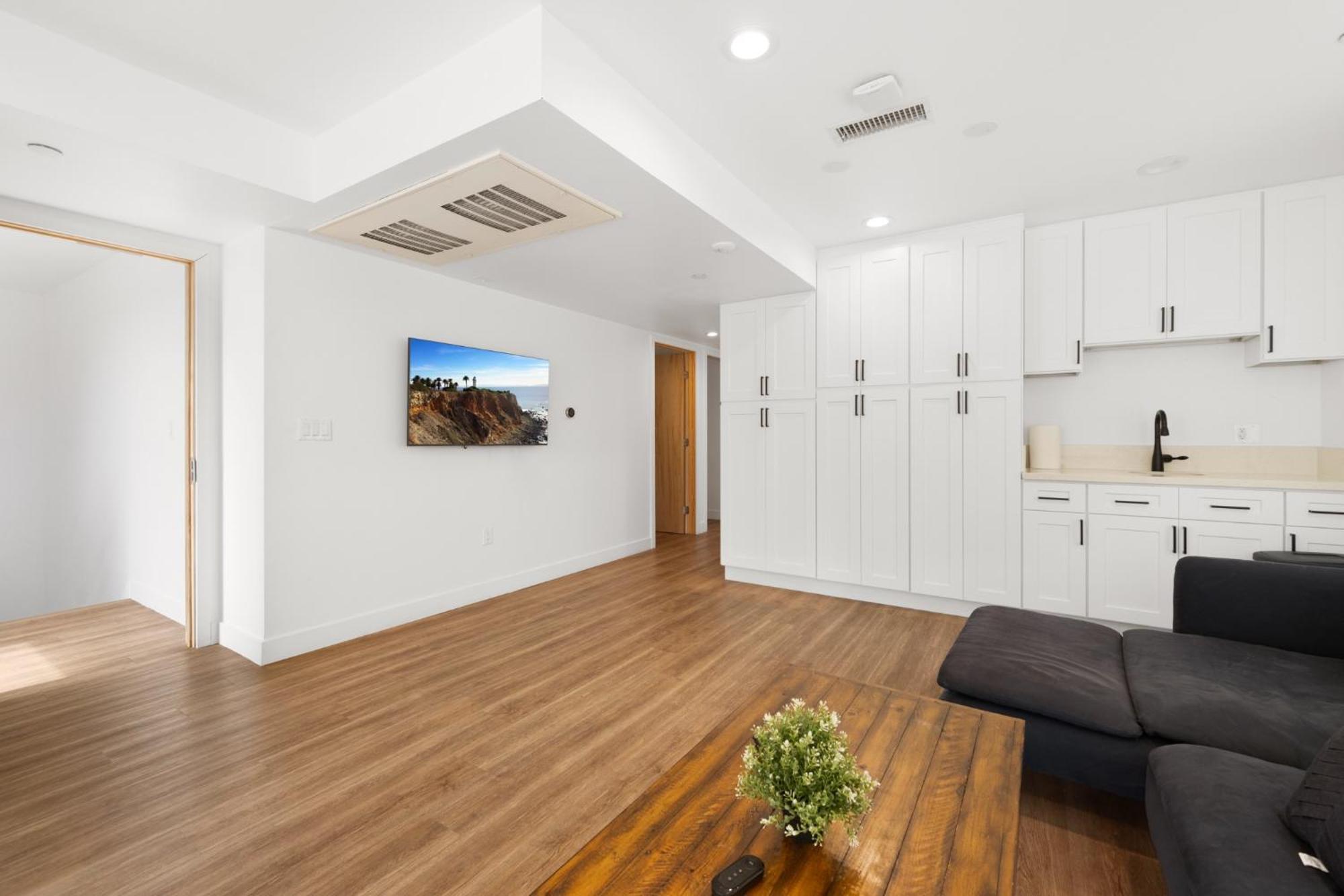 Modern Getaway In The Heart Of La Near Usc, Private With Share Living And Kitchen 5* Los Angeles