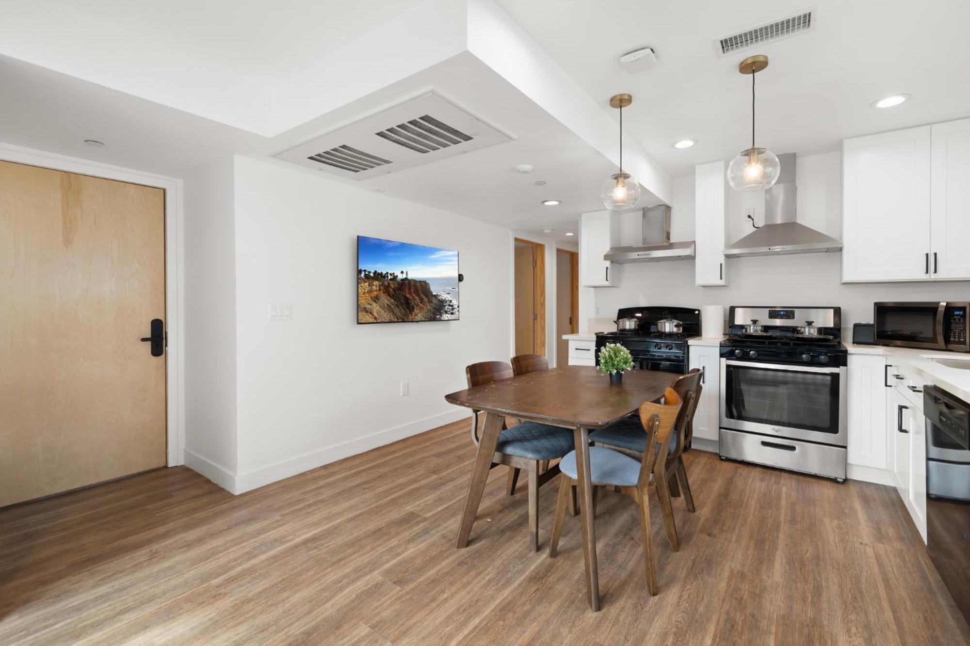 Charming Urban Retreat Near Usc In La- Private With Share Living With Kitchen Los Angeles