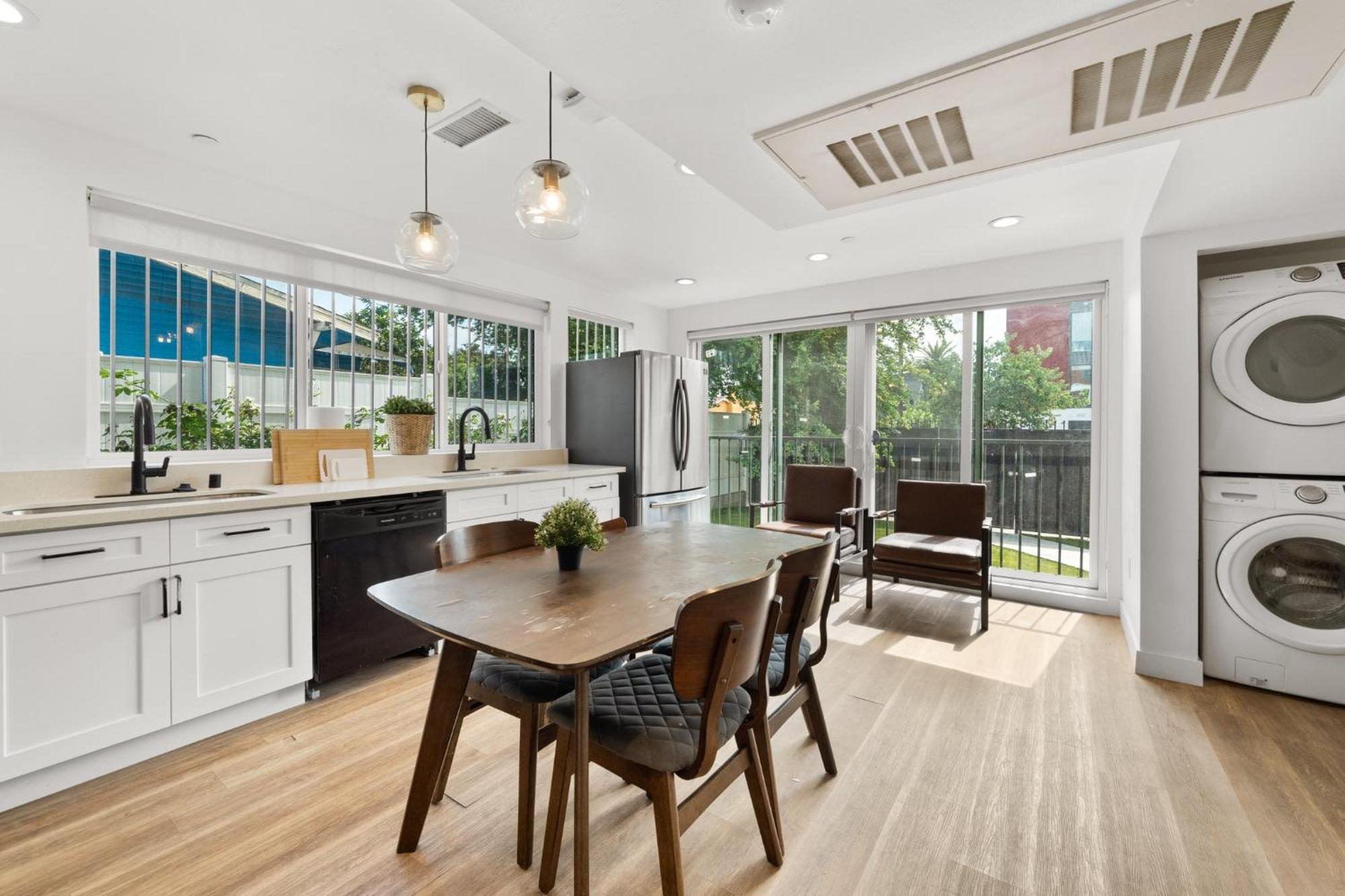 Charming Urban Retreat Near Usc In La- Private With Share Living With Kitchen Hotel 4*