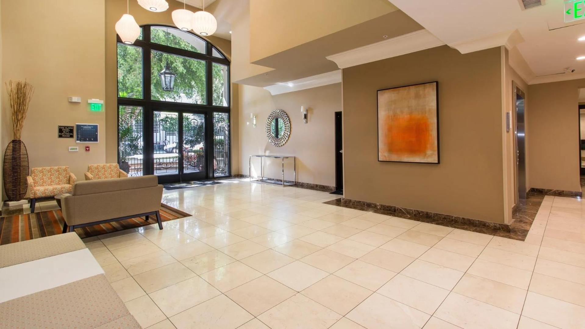 La Sunshine House-pool, Sauna And Free Parking Apartment