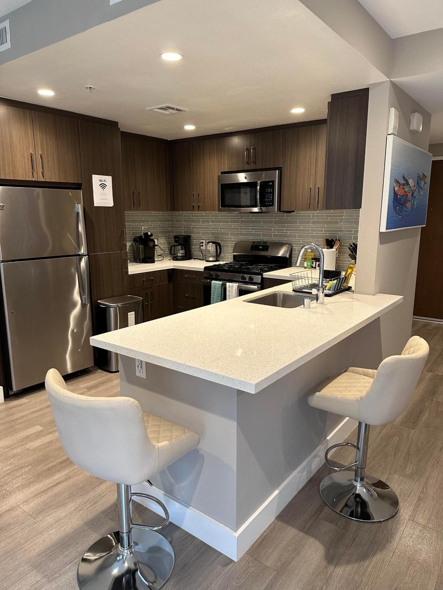 1br Hollywood Luxury, Pool Views, Gym I Free Parking! Apartment Los Angeles