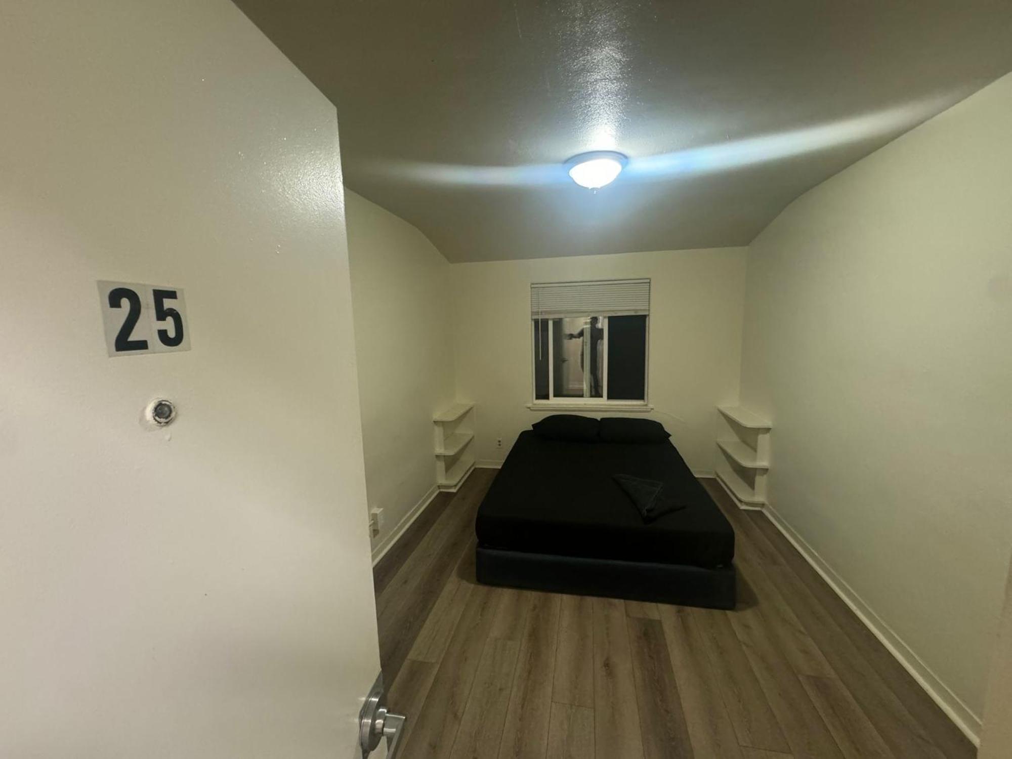 Nuys Homes For The Soul Hostel *
