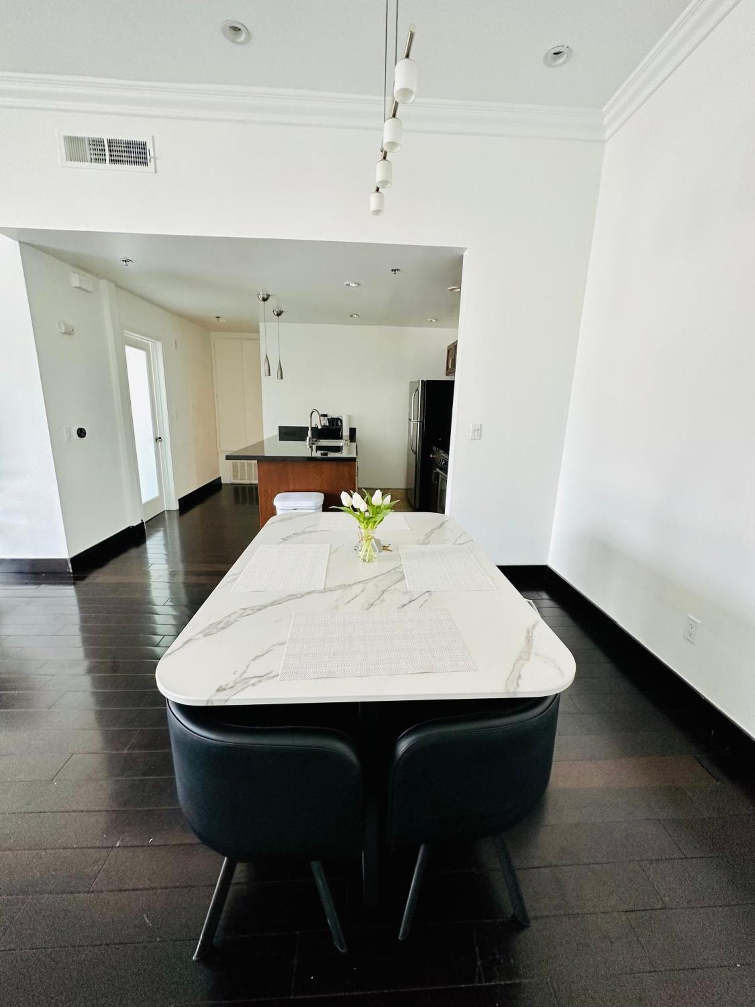 Capsule hotel Cool In West Hollywood