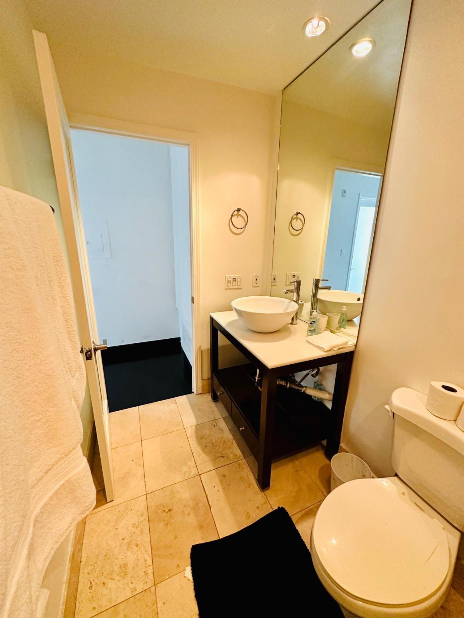 Capsule hotel Cool In West Hollywood *