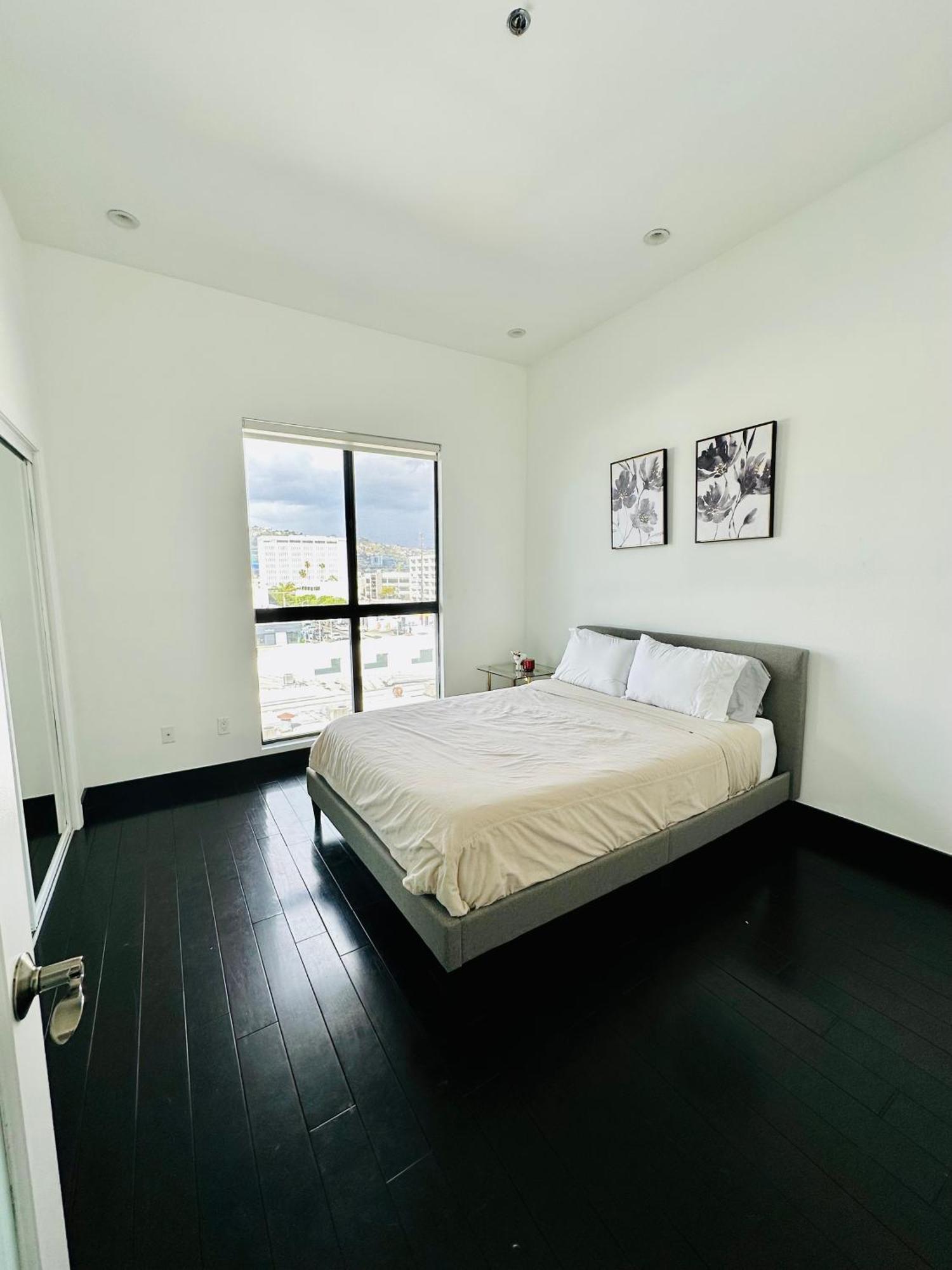 Capsule hotel Cool In West Hollywood Los Angeles