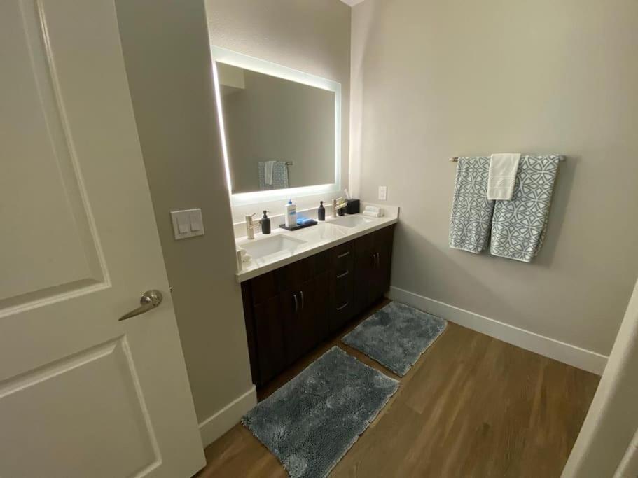 Lux One Bedroom With Garden View Aparthotel Los Angeles