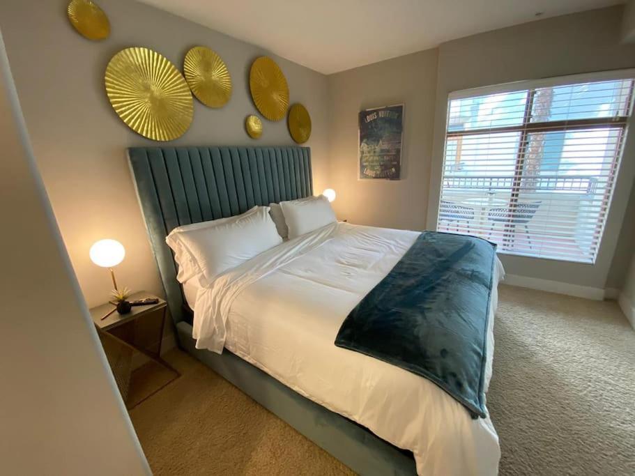 Lux One Bedroom With Garden View Aparthotel Los Angeles